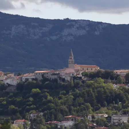 With A Parking Space Buzet, Istria - Sredisnja Istra - 17835 بوزت